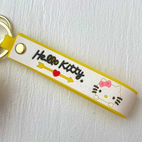 ADORABLE HELLO KITTY KEYCHAIN - Picture 3 of 5